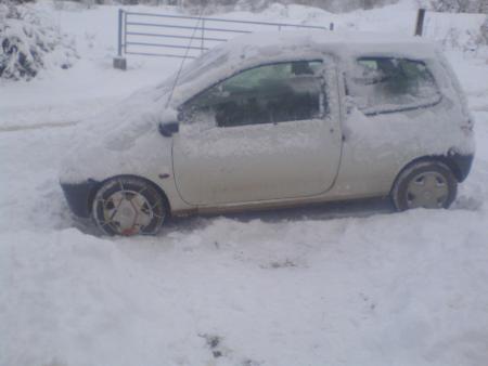 twingo pr�te a rouler dan la neige lol