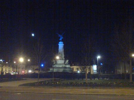 Place de la R�publique dans la nuit dijonnaise