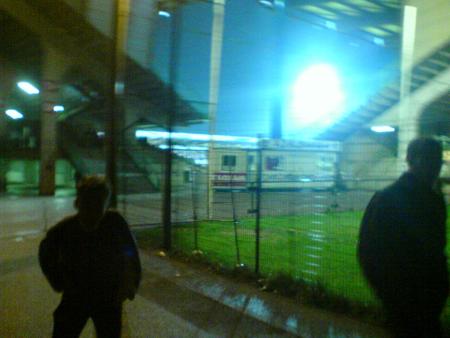 Tout le monde fuit la ville fant�me.