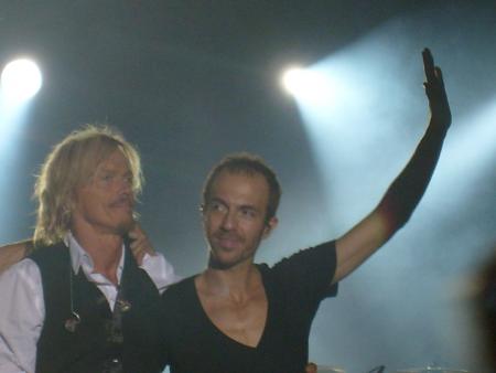 Calogero (Calogero Maurici) est un compositeur, musicien et chanteur fran�ais, n� le 30 juillet 1971 � �chirolles