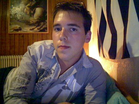 et voila aujourd'hui g ^pas eu mais 8 h de sommeil et vla les cernes que �a fait^^.............................lol