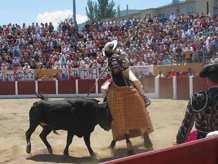 a les ar�nes de c�ret et ses corridas d'�t� pendant le c�ret de toros mais bon maintenant je suis persona non grata pour quelques temps encore....