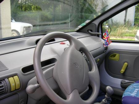 ma twingo manque plus que le carton rose pour octobre crose le doigts saloperie de conduite accompagn�e