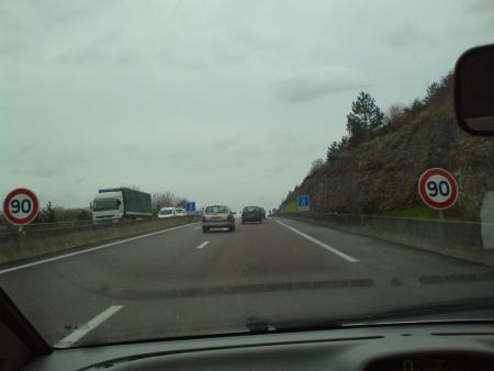 attention un troupo de twingo arrive a dijon lol